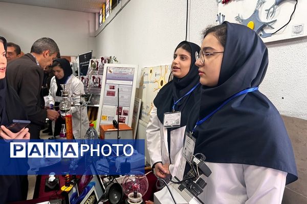 پژوهش‌سرای کاوش کهریزک، کانون توجه نخستین روز نمایشگاه دستاوردهای دانش‌آموزی استان