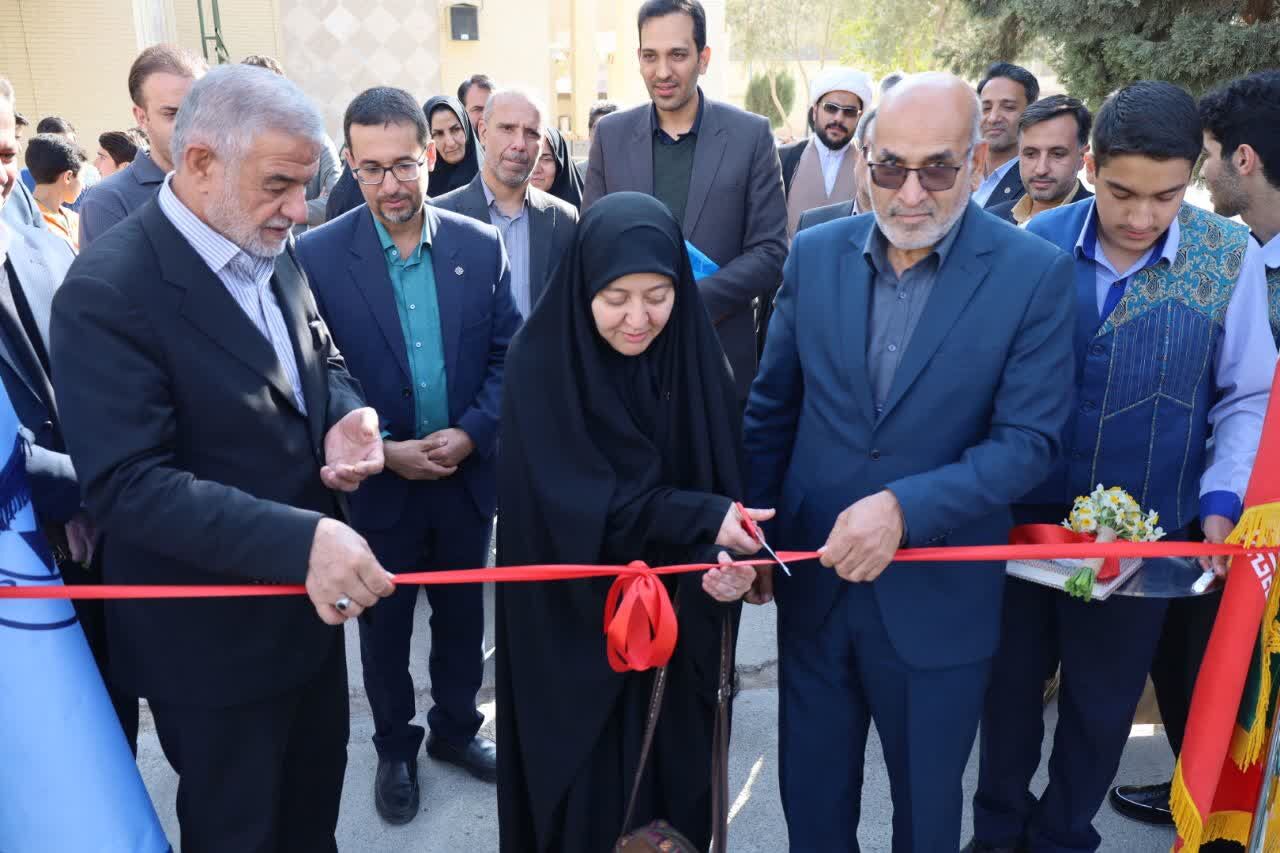 افتتاح زمین چمن دبیرستان دوره اول استعدادهای درخشان شهیدان مزیدی 