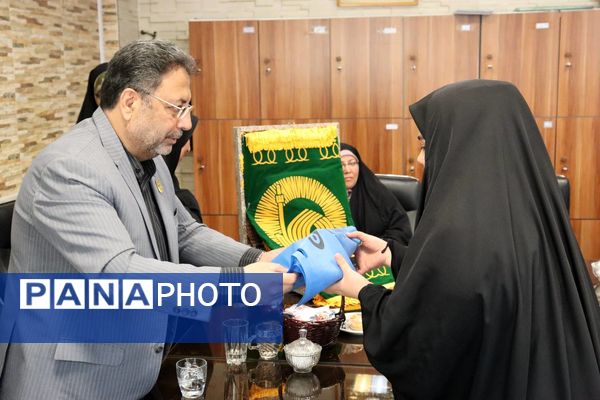 افتتاح چایخانه‌ای برای ادای احترام به حضرت رضا(ع) در دبیرستان دخترانه مطهره منطقه ۱۴