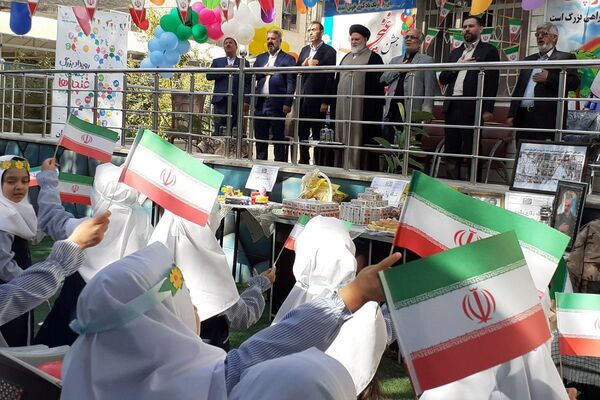 جشن شکفتن غنچه‌ ها، در دبستان مهرتابان بهارستان دو