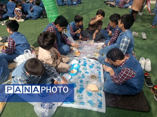 هوای پاک و  صبحانه ی سالم  در دبستان مبتکران ۳