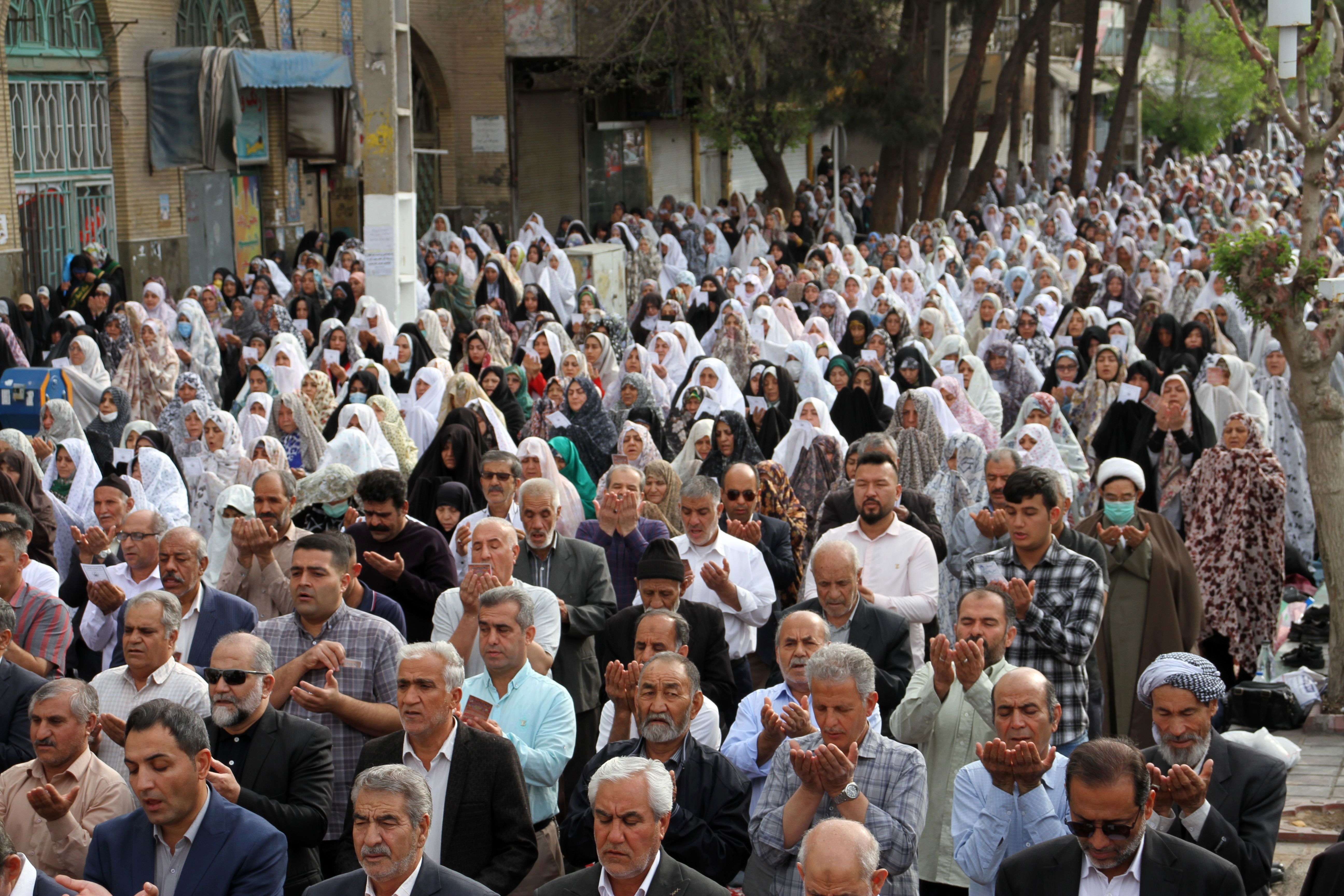 نماز باشکوه عیدسعید فطر در شهرستان قرچک برگزار شد