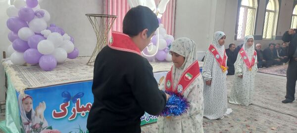 جشن تکلیف جمعی از غنچه‌های باغ ایمان در شهرستان کمیجان 