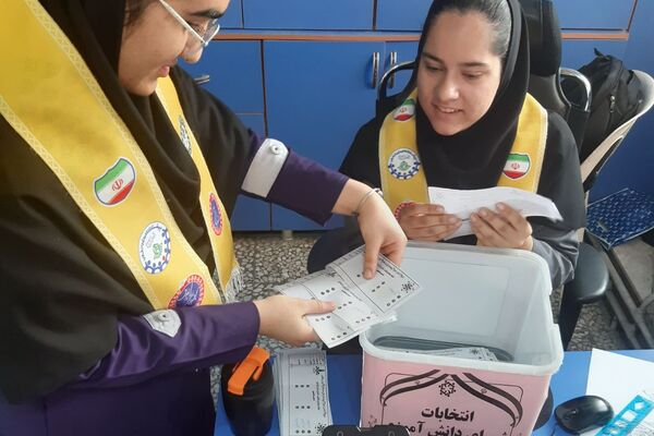 برگزاری انتخابات شورای دانش‌آموزی در دبیرستان فرزانگان قائمشهر