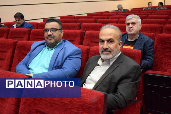 نشست توانمندسازی مدیران منطقه ۱۴ با محوریت مدیریت مدرسه‌محور و تحول آموزشی