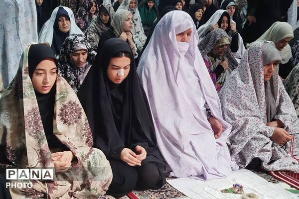 دانش‌آموزان بهارستان؛ جلوه‌گر پیوند مدرسه با معنویت در نماز جمعه