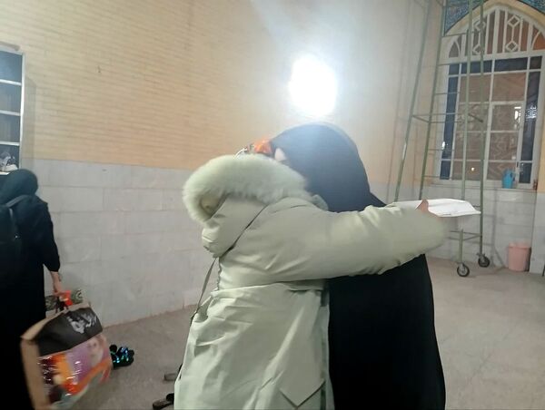 استقبال خانواده‌های یزدی از فرزندان معتکف در پایان سه روز بندگی