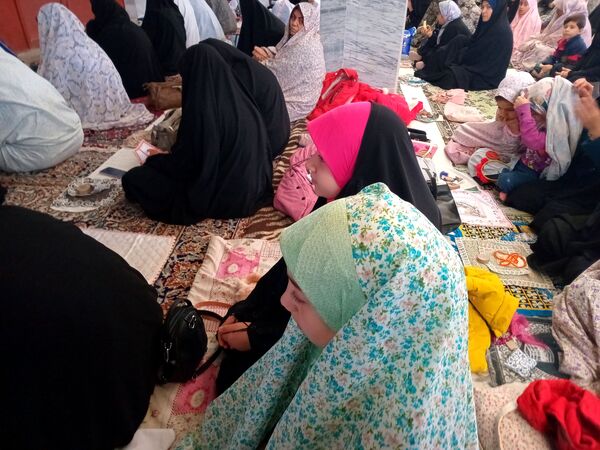 دهه نودی‌ها در نماز عبادی سیاسی جمعه