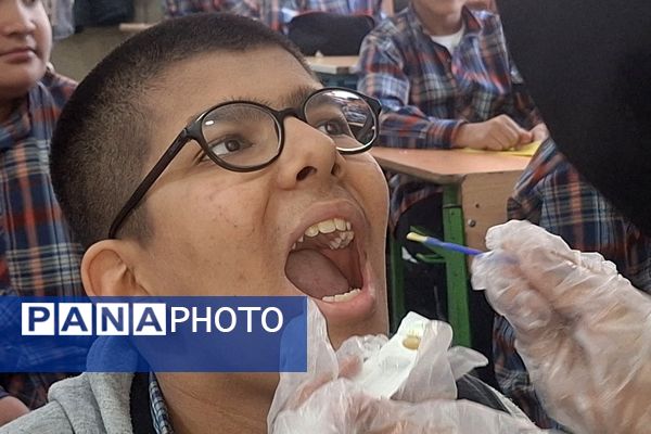 اجرای طرح وارنیش فلوراید در آموزشگاه معارف ۶ شیراز