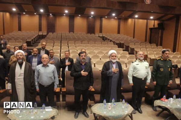 رونمایی از نخستین جلد دانشنامه دفاع مقدس استان قم
