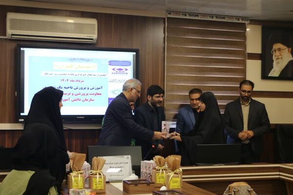 تجلیل از دانش‌آموز خبرنگاران پانا ناحیه یک شهرری به مناسبت روز خبرنگار