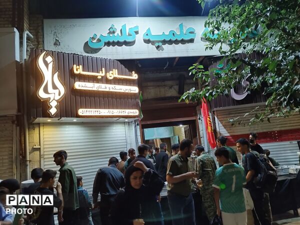 چایخانه حوزه علمیه گلشن؛ روایتگر ارادت به رهبر امت اسلام