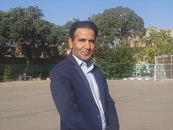 زنگ مهر در دبیرستان شاهد ابوذر غفاری نیشابور به صدا در آمد 