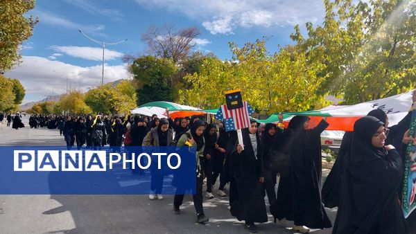 حضور پرشور دانش‌آموزان فریدنی در راهپیمایی 13 آبان
