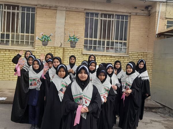 مراسم سالگرد و ورود امام خمینی(ره)و روز جهانی حجاب در دبستان ناهید نخودی 