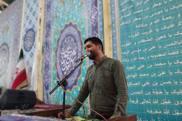 برپایی میز خدمت آموزش و پرورش شهرستان قدس در مصلی نماز جمعه