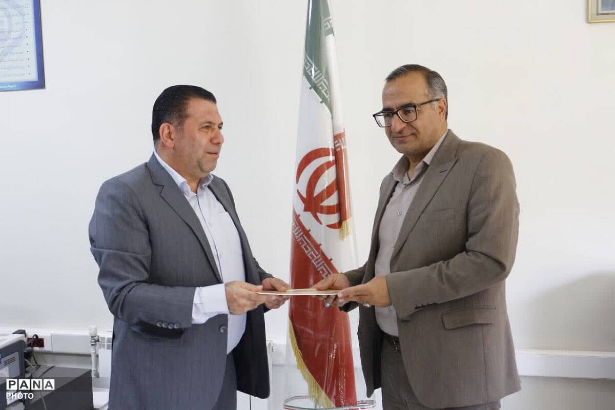 تقدیر فرماندار فیروزکوه از کارکنان تأمین اجتماعی و بهزیستی به مناسبت هفته تأمین اجتماعی