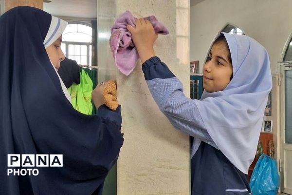 غبارروبی مساجد به مناسبت آغاز ماه مبارک رمضان توسط دانش‌آموزان ناحیه دو شهرری 