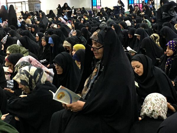 برپایی مراسم دعای عرفه در گلستان شهدای اصفهان