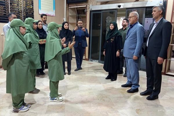 استقبال گرم دانش‌‌آموزان محیط‌بان بندرعباسی از رئیس سازمان حفاظت محیط زیست