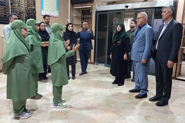 استقبال گرم دانش‌‌آموزان محیط‌بان بندرعباسی از رئیس سازمان حفاظت محیط زیست