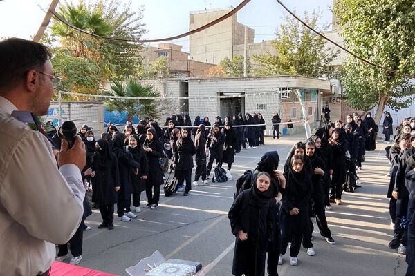 برگزاری مراسم روز آتش نشان در دبیرستان حضرت زینب(س) ناحیه یک شهرری