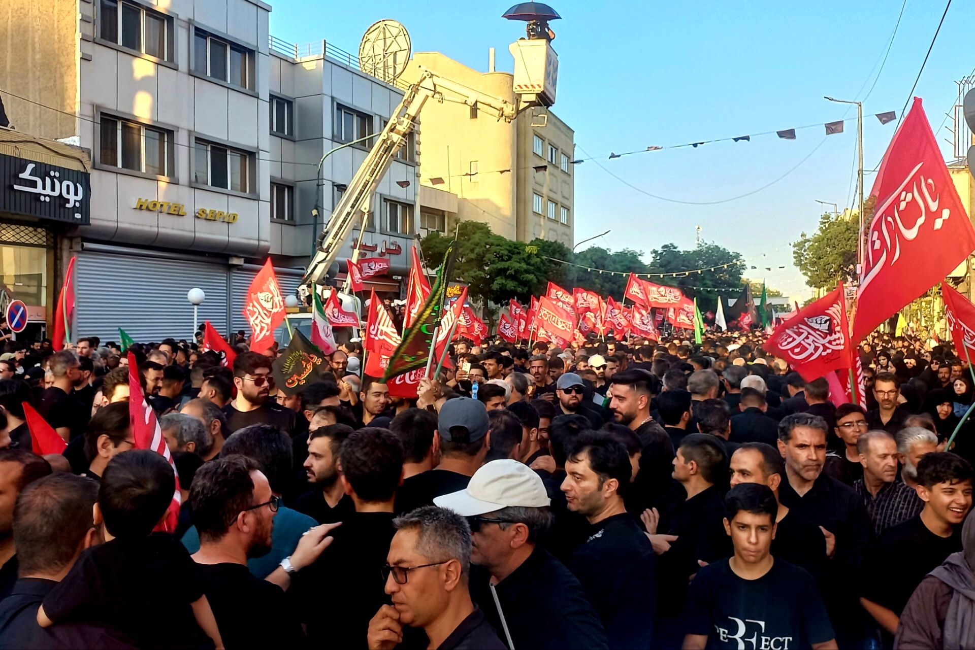 دسته عزاداران تهرانی به مناسبت شهادت امام حسین (ع)