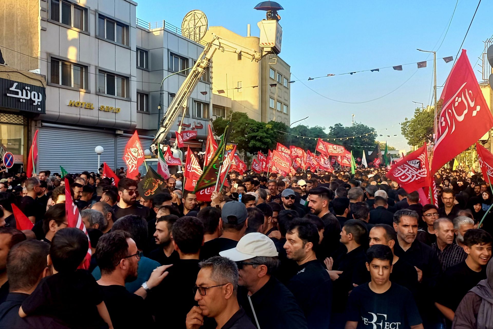 دسته عزاداران تهرانی به مناسبت شهادت امام حسین (ع)