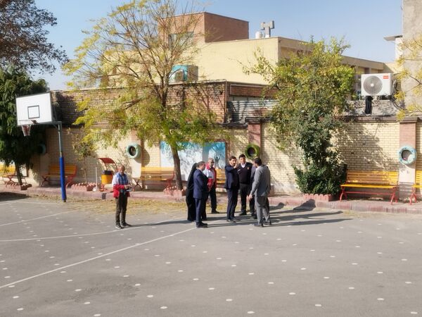 جلسه هماهنگی مانور زلزله در کتابخانه مدرسه غدیر یک قدس