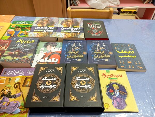 نمایشگاه کتاب در دبستان آرمینه مصلی نژاد 