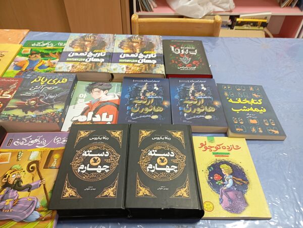 نمایشگاه کتاب در دبستان آرمینه مصلی نژاد 