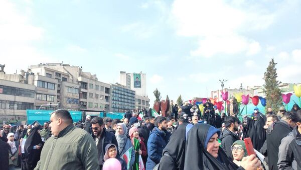 جشن پیروزی انقلاب در خیابان‌های تهران