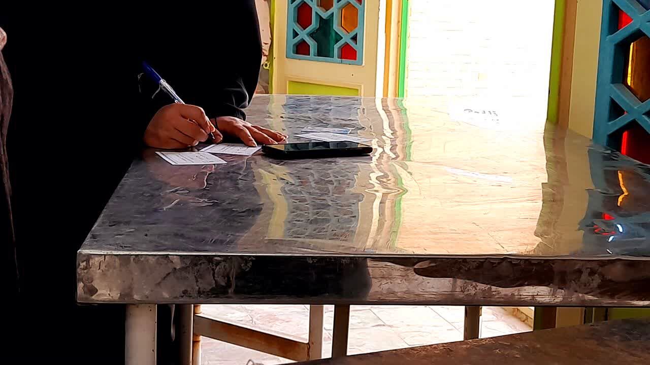 حضور شورآفرین مردم شهرستان راور در پای صندوق‌های رای