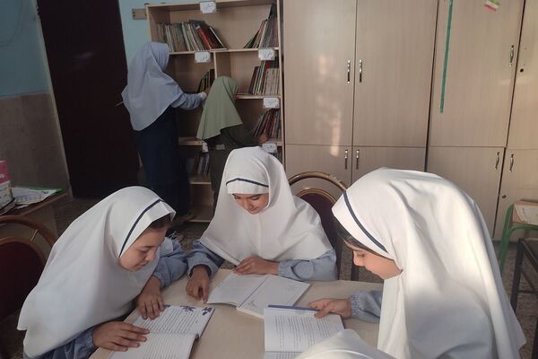 دانش‌آموزان دبستان شهید معظم کارت عضویت گرفتند