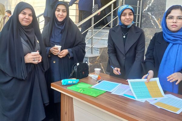 تقدیر از رتبه‌های برتر کنکور در اداره آموزش‌و‌پرورش شهرستان اسلامشهر 