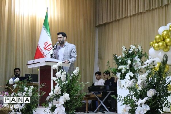 مرند به افتخار نخبگانش ایستاد