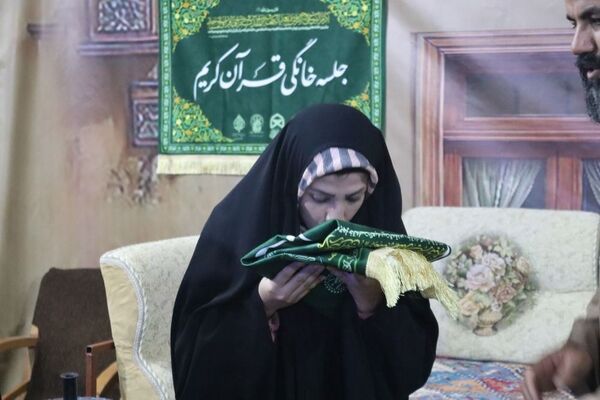 برگزاری باشکوه هشتمین محفل ویژه قرآنی «رواق» با محوریت ترویج جلسات خانگی قرآن کریم در شهرستان فلارد