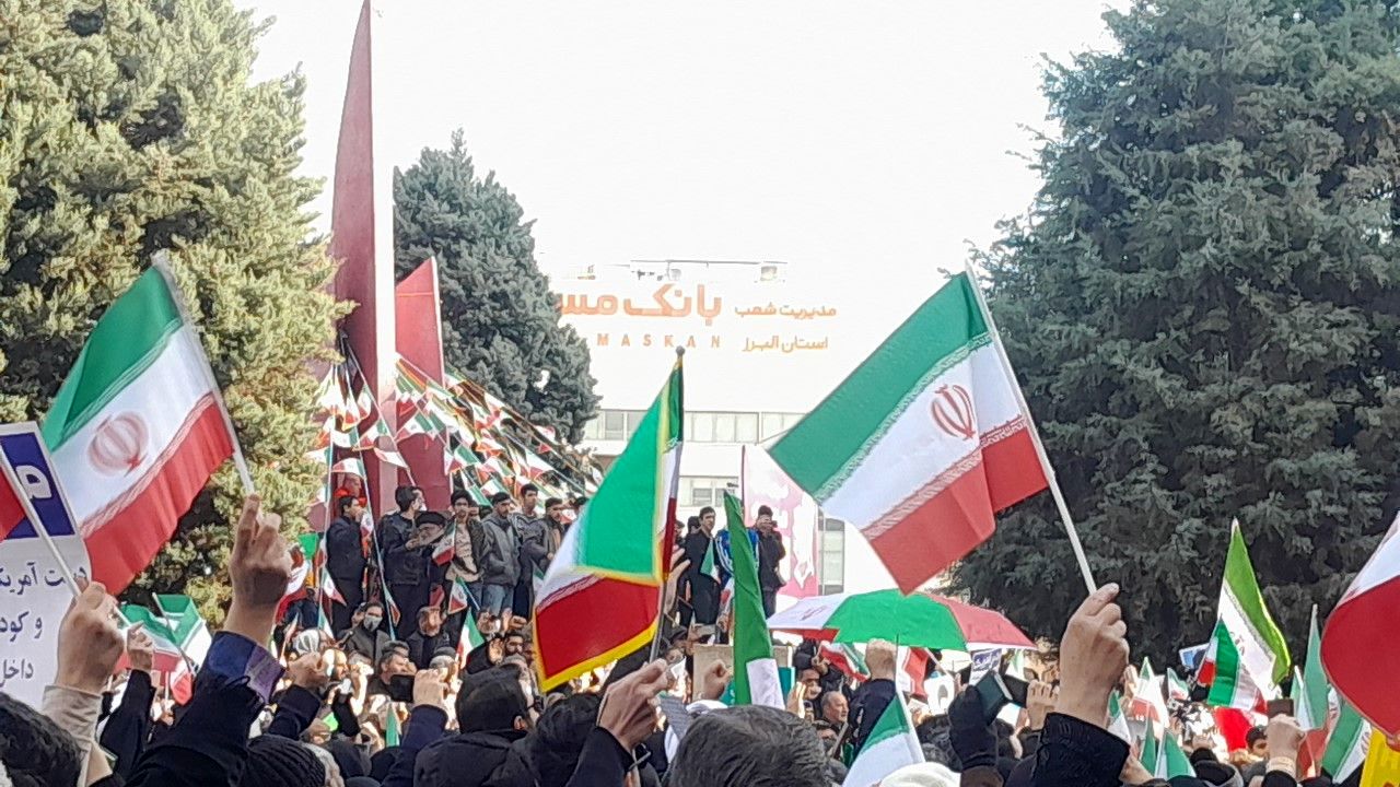 پرچمی که به عشق ایران به اهتزاز درمی‌آید