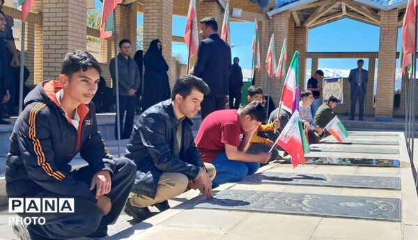 گلزار شهدای شهرستان سراب، میزبان فرهنگیان و دانش‌آموزان در هفته معلم