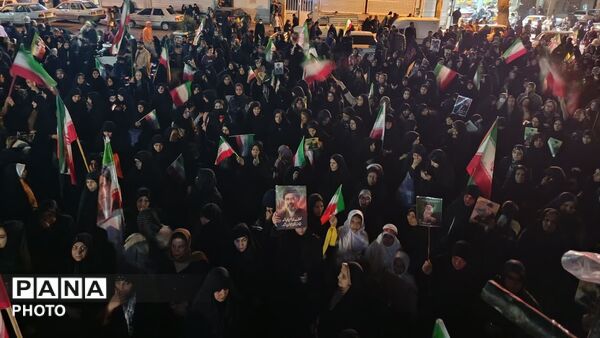 ما پای عهدمان با انقلاب می‌مانیم