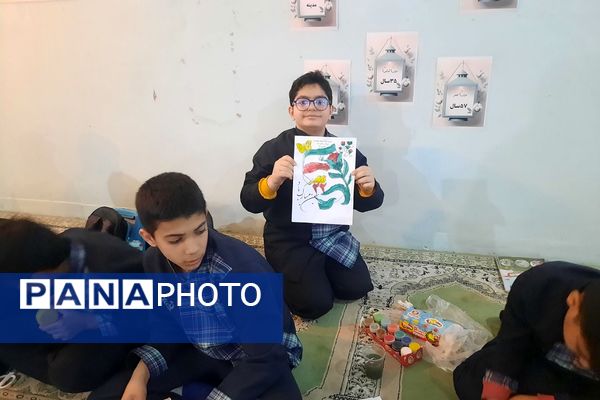 برپایی نمایشگاه دستاوردهای خلاقانه و نقاشی همگانی در دبستان شهید چمران ناحیه دو شهرری 