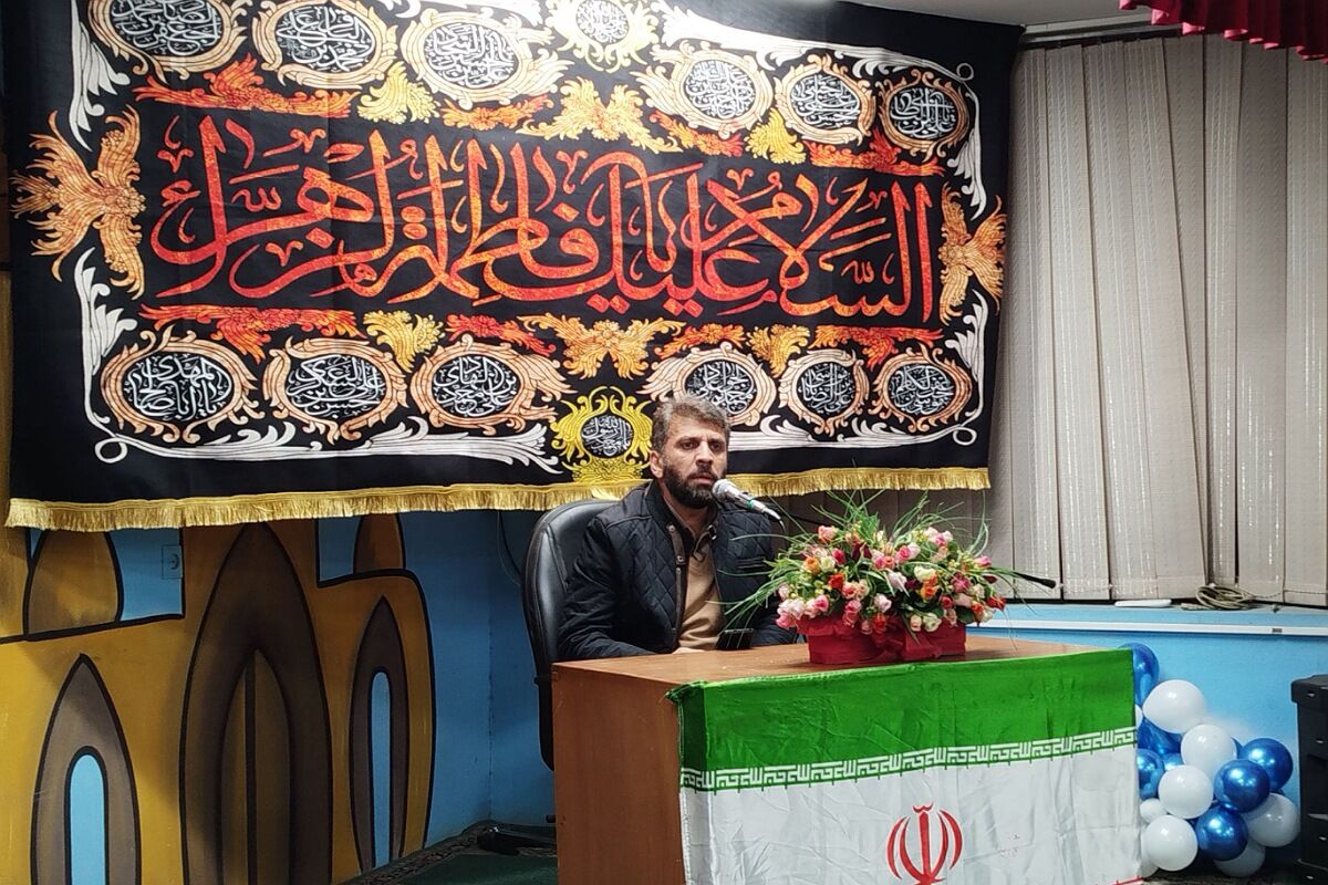گردهمایی انجمن شعر و ادب فرهنگیان در دبستان طالقانی ناحیه دو شهرری 