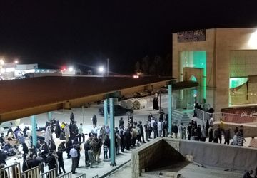 خدمت به زائرین مولا حسین ،خستگی نمیشناسد