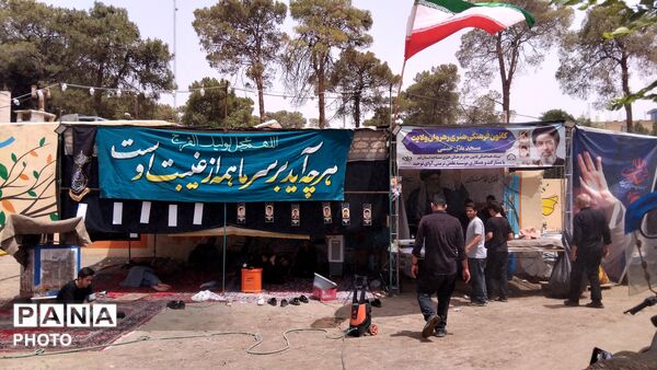 نسیم عشق در قم؛ میزبانی موکب ها از پیروان انقلاب