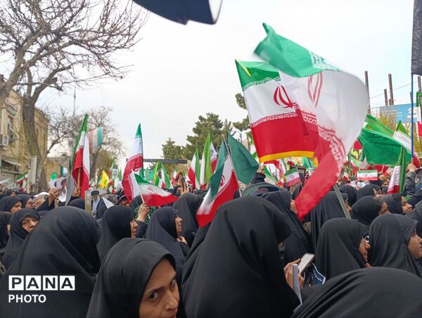 اجتماع بزرگ مردم نیشابور برای بیعت با سومین رهبر جمهوری اسلامی ایران 