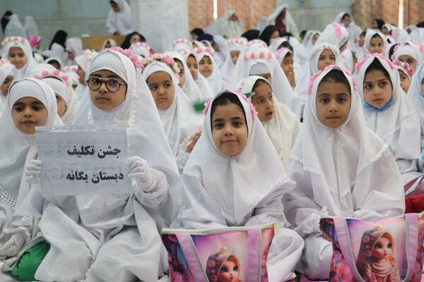 جشن تکلیف2000 نفری دانش‌آموزان زابل