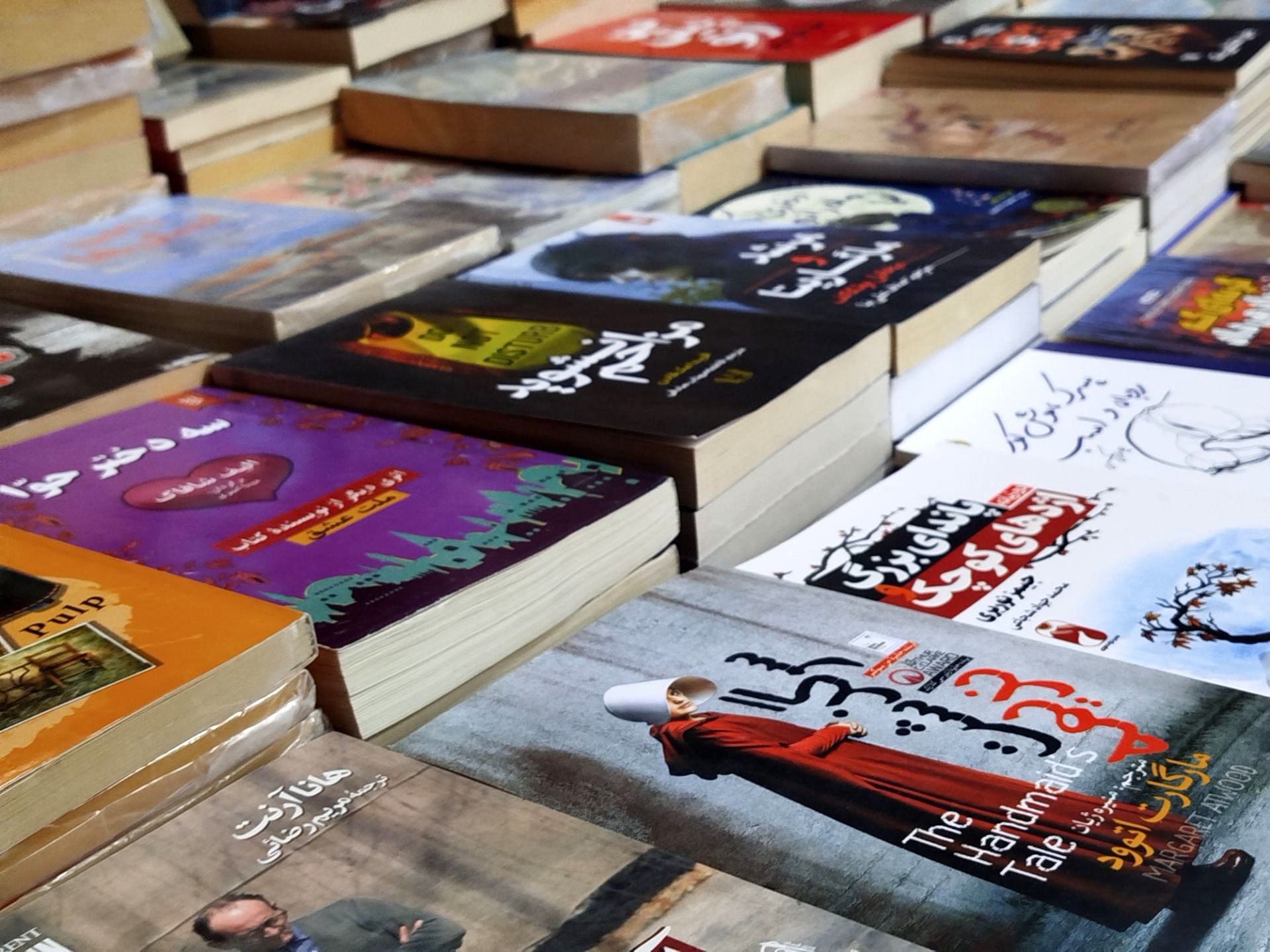 گشایش نمایشگاه کتاب در فرهنگسرای فاروج 