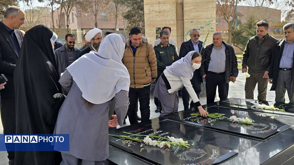 گلباران مزار شهدا توسط پیشتازان مدرسه دانش و هنر نظرآباد