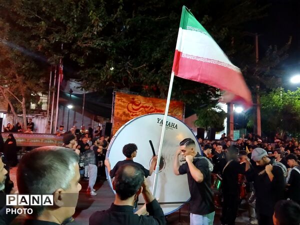 عزاداری مردم به ویژه نوجوانان و جوانان در سوگ سرور و سالار شهیدان