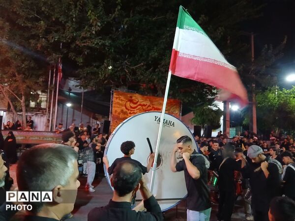 عزاداری مردم به ویژه نوجوانان و جوانان در سوگ سرور و سالار شهیدان